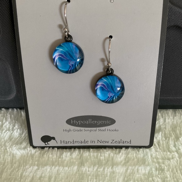 Tracy H handmade resin earrings $10 💙 - Picture 4 of 5